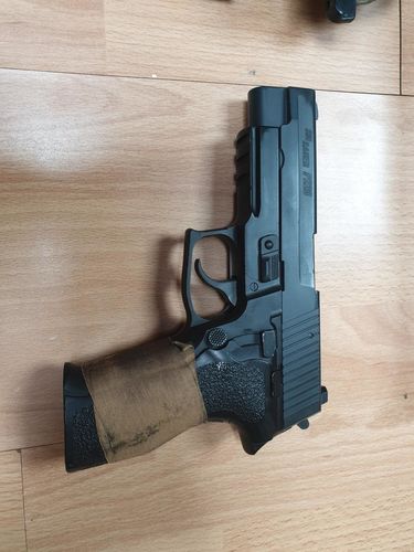 More information about "Tokyo Marui p226e2 plus 5 mags and original box"