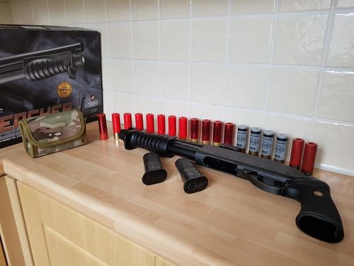 More information about "TOKYO MARUI BREACHER WITH EXTRAS (OPEN TO OFFERS)"