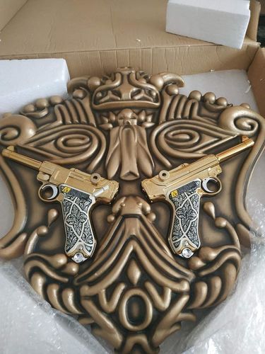 More information about "Tokyo marui resident evil code Veronica x ashford lugers and wall relief"