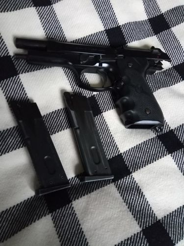 More information about "Tokyo Marui Beretta M92F GBB with spare magazine"
