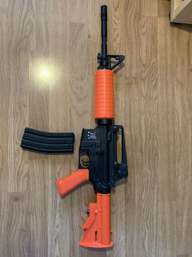 More information about "SRC M4 gen 2 metal Airsoft gun (Two Tone) + charger (requires 8.4v Ni-MH high power battery)"