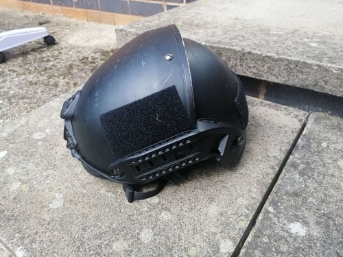 More information about "Black Helmet, Multicam Pouches"