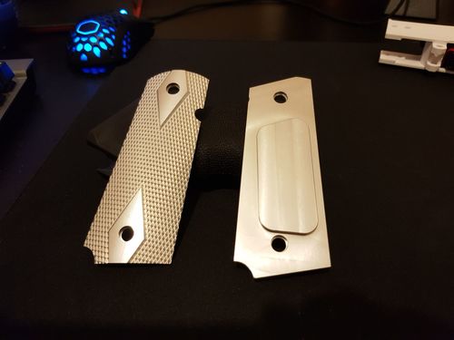 More information about "Airsoft Masterpiece 1911 grips silver"