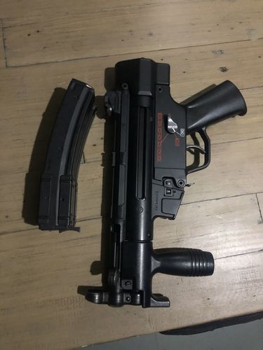 More information about "Tokyo Marui MP5K High Cycle with a HI Cap 300 rd mag."