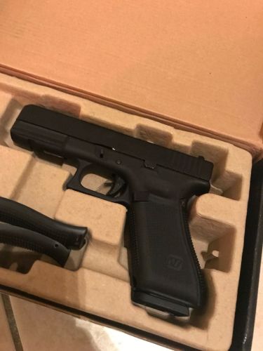 More information about "Glock 17 gen 5 latest model. 2 mags boxed"