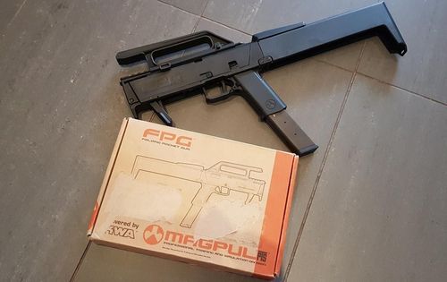 More information about "FPG FMG-9 Magpul + Box + 2 Spare Mags (1 long/ 1short)"