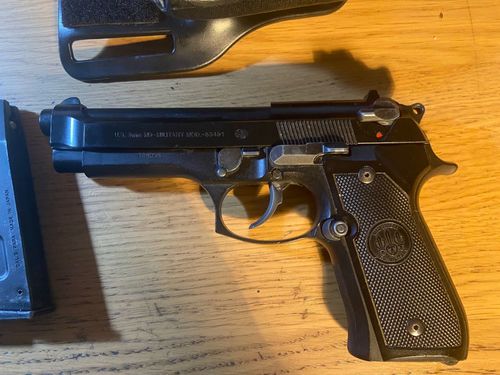 More information about "Tokyo Marui US M9 With Safariland Holster"