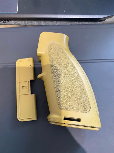 More information about "Cerakoted vfc v4 grip GBB Ral8000"