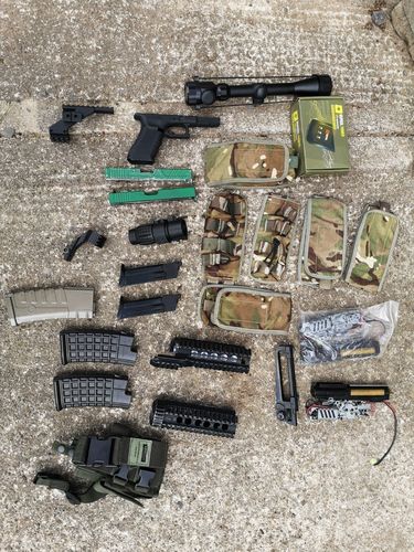 More information about "Bits box clear out. Mags parts. Pouches"