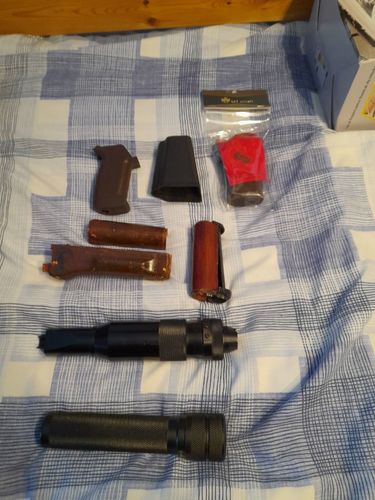 More information about "Combloc weapons parts"