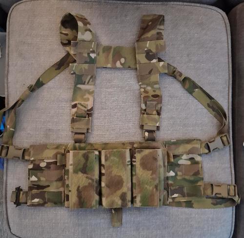 More information about "Multicam chest rig"
