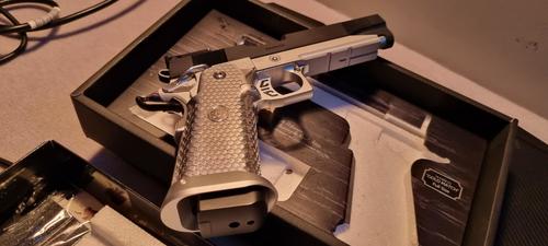 More information about "Tokyo Marui Custom Hi Capa, stunning build"