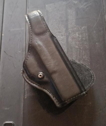 More information about "Safariland Leather Glock Paddle holster"