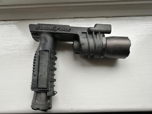 More information about "Element Surefire Style M910A Vertical Grip Scout Light"