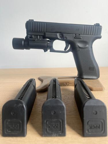 More information about "VFC glock 45 with x300 and 3 mags"