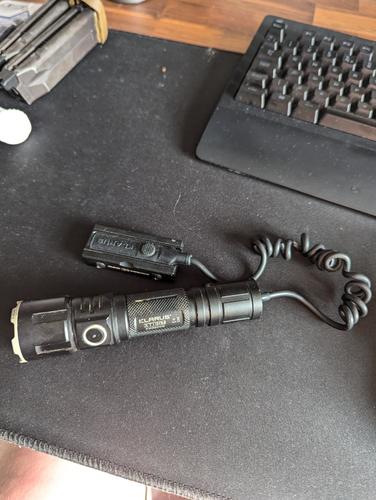 More information about "Klarus XT11GT Rechargeable 2000Lumen Flashlight with Pressure pad and pad rail attachment"