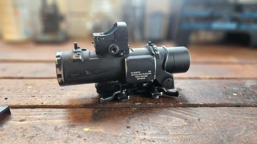 More information about "Elcan spectre with working 1× to 4x zoom and red dot"