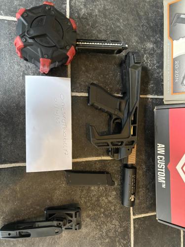 More information about "Secutor Corvus III Glock 17 with Recover Tactical 20/20 Carbine Kit, Armourer Works Drum Mag, Gas mag, Sling, Tracer, Holster & spares"