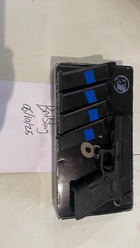 More information about "WE Glock 18 Gen 4 with 4 magazines, Great Condition"